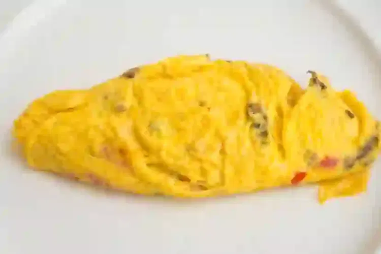 omelette de queso y tomate