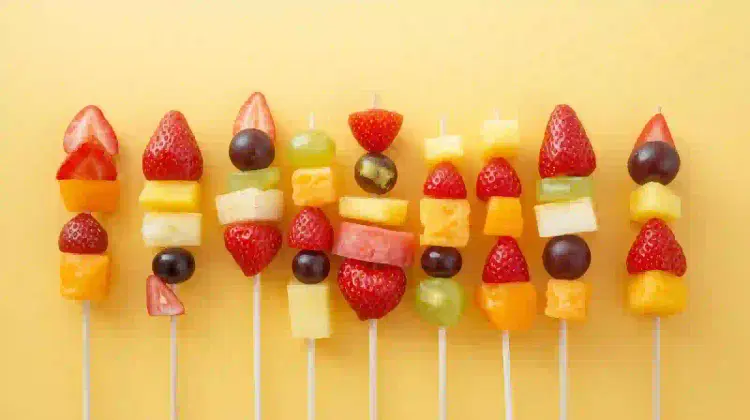 pinchos de frutas