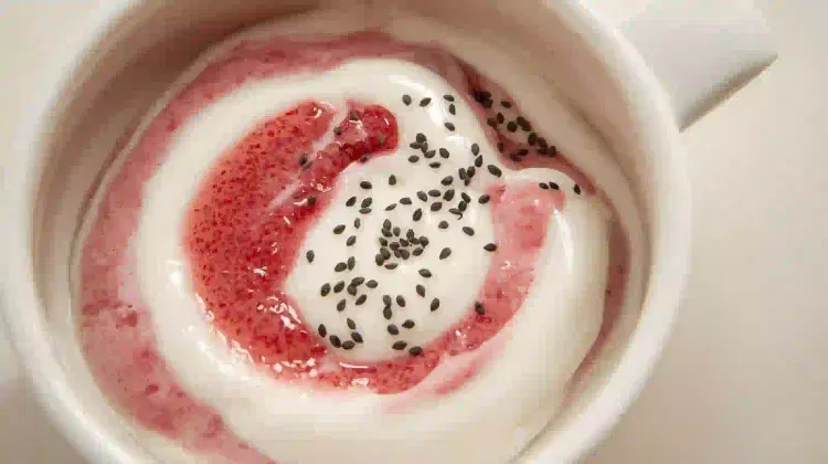 yogur con frutas y chía